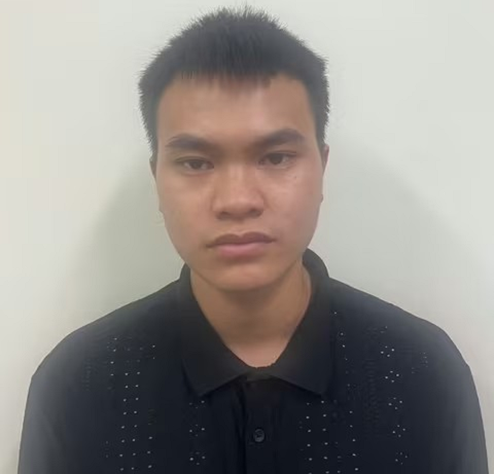 Bắt khẩn cấp 1 nhân viên của ‘tổng tài’ - ảnh 1