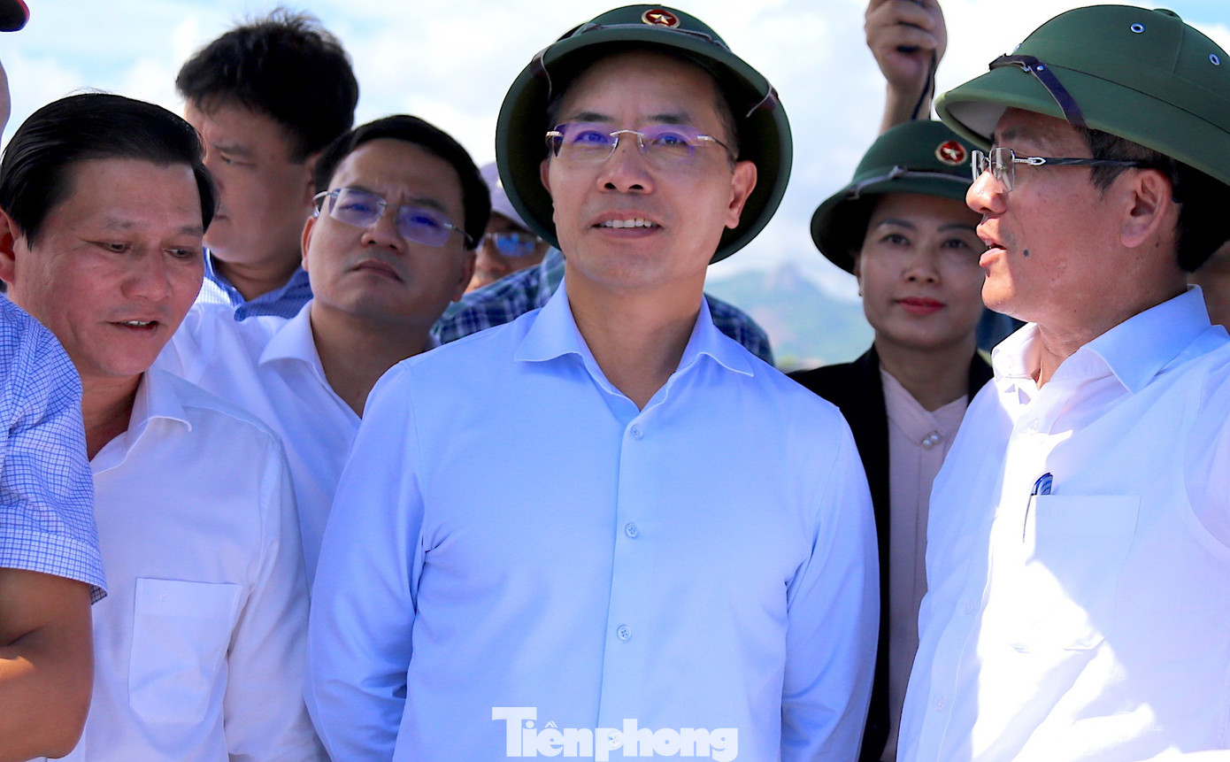 Chủ tịch UBND TP. Đà Nẵng kiểm tra, chỉ đạo các dự án trọng điểm tại Khu KTM Chu Lai. tp-ong-pham-duc-an-chu-tich-ubnd-da-nang-anh-hoai-van.jpg