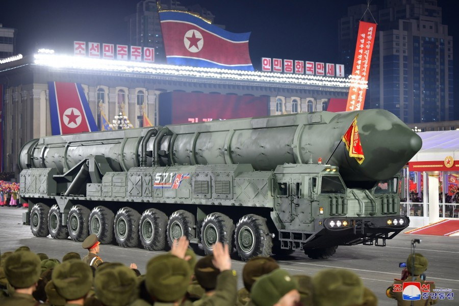 Một cuộc duyệt binh lúc nửa đêm của Triều Tiên. (Ảnh: KCNA) pic0072427.jpg