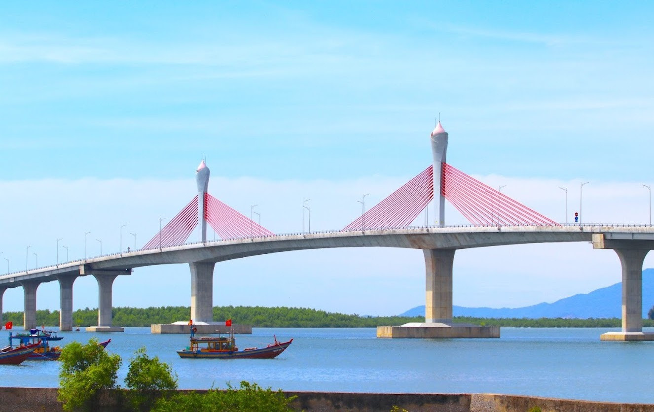 Cầu đẹp nhất Bắc miền Trung: Kiến trúc búp sen ấn tượng, cửa ngõ kết nối 2 tỉnh Nghệ - Tĩnh- Ảnh 1. Cầu đẹp nhất Bắc miền Trung: Kiến trúc búp sen ấn tượng, cửa ngõ kết nối 2 tỉnh Nghệ - Tĩnh- Ảnh 1.