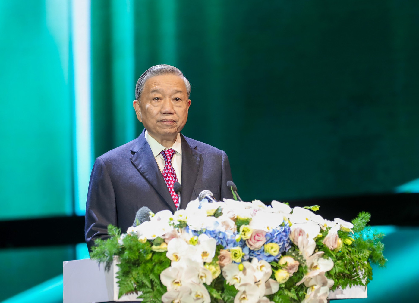2tong-bi-thu-to-lam.jpg