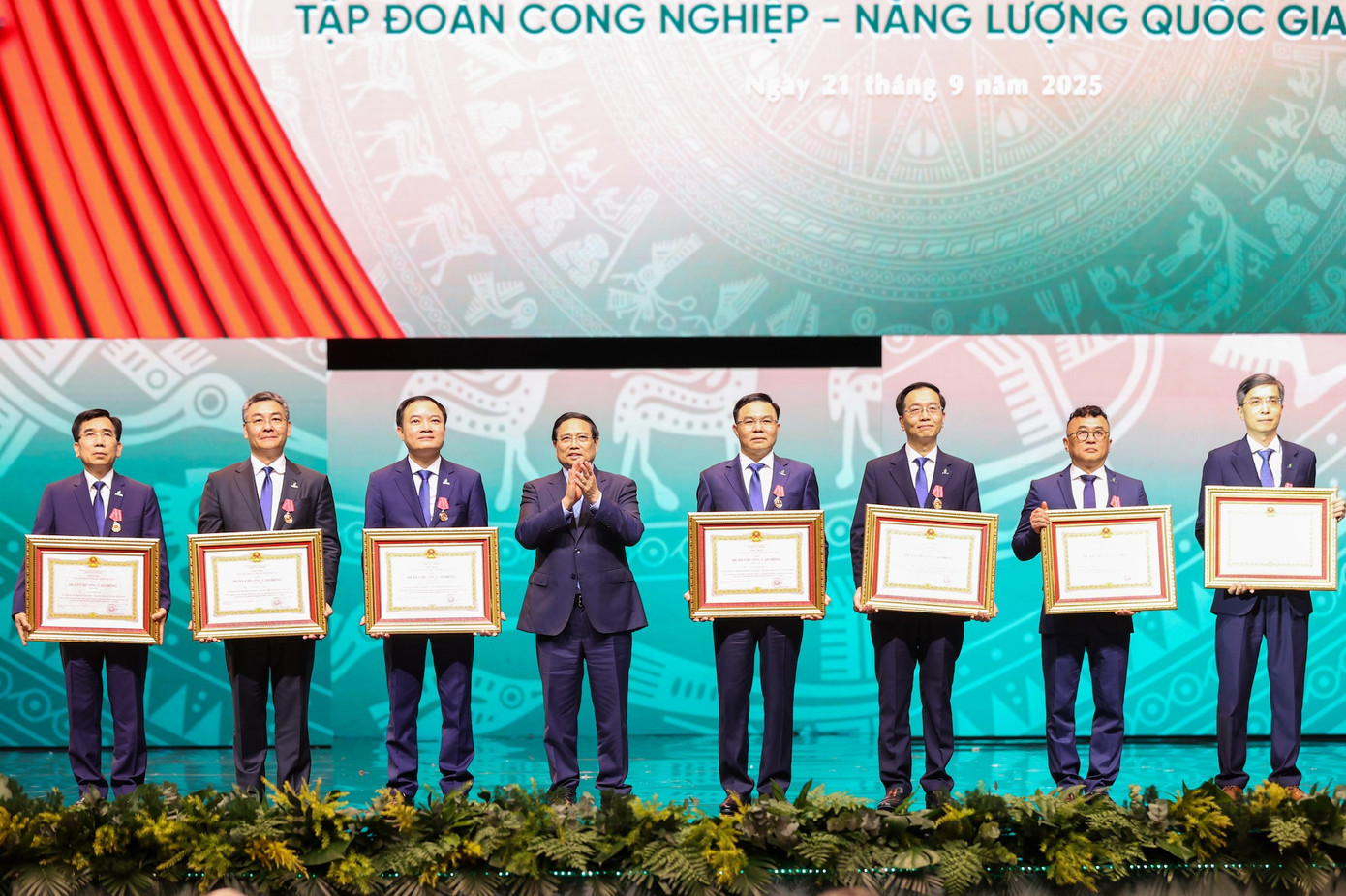 6tong-bi-thu-to-lam.jpg