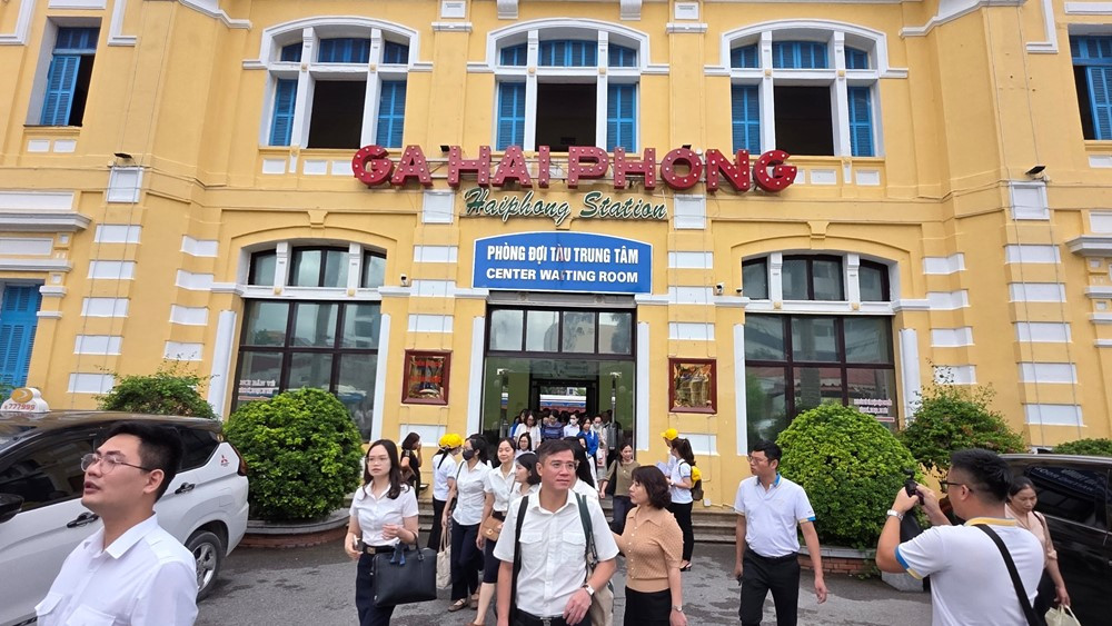 Thành phố nhỏ nhất Việt Nam chính thức vận hành chuyến tàu đặc biệt chưa từng có - ảnh 1