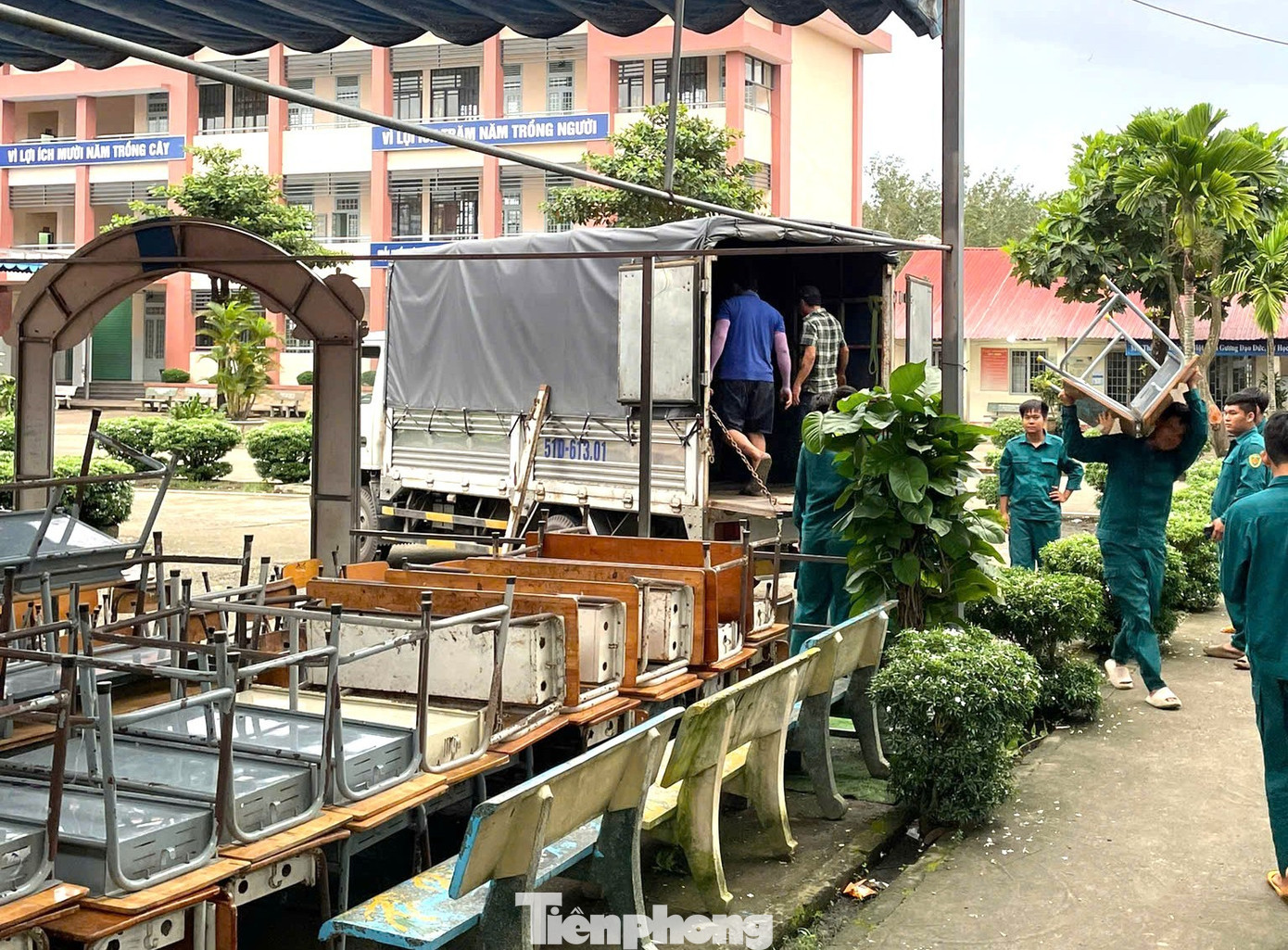Hơn 100 bộ bàn ghế đôi được trang bị mới. tp-vinh-tan-8.jpg