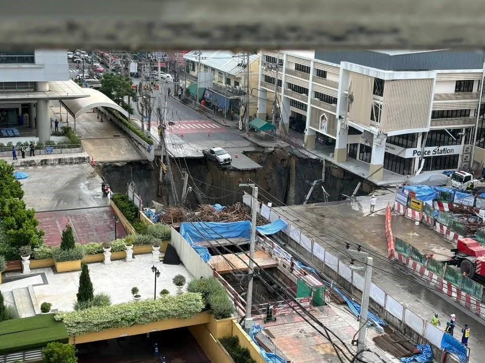 Hố tử thần sâu 50m xuất hiện ngay trước cửa bệnh viện, nuốt chửng ô tô và cột điện - ảnh 1