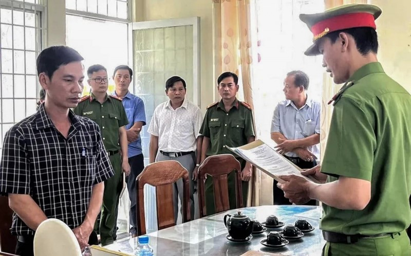 Tuyên án gần 31 năm tù đối với 5 cựu cán bộ xã - ảnh 2