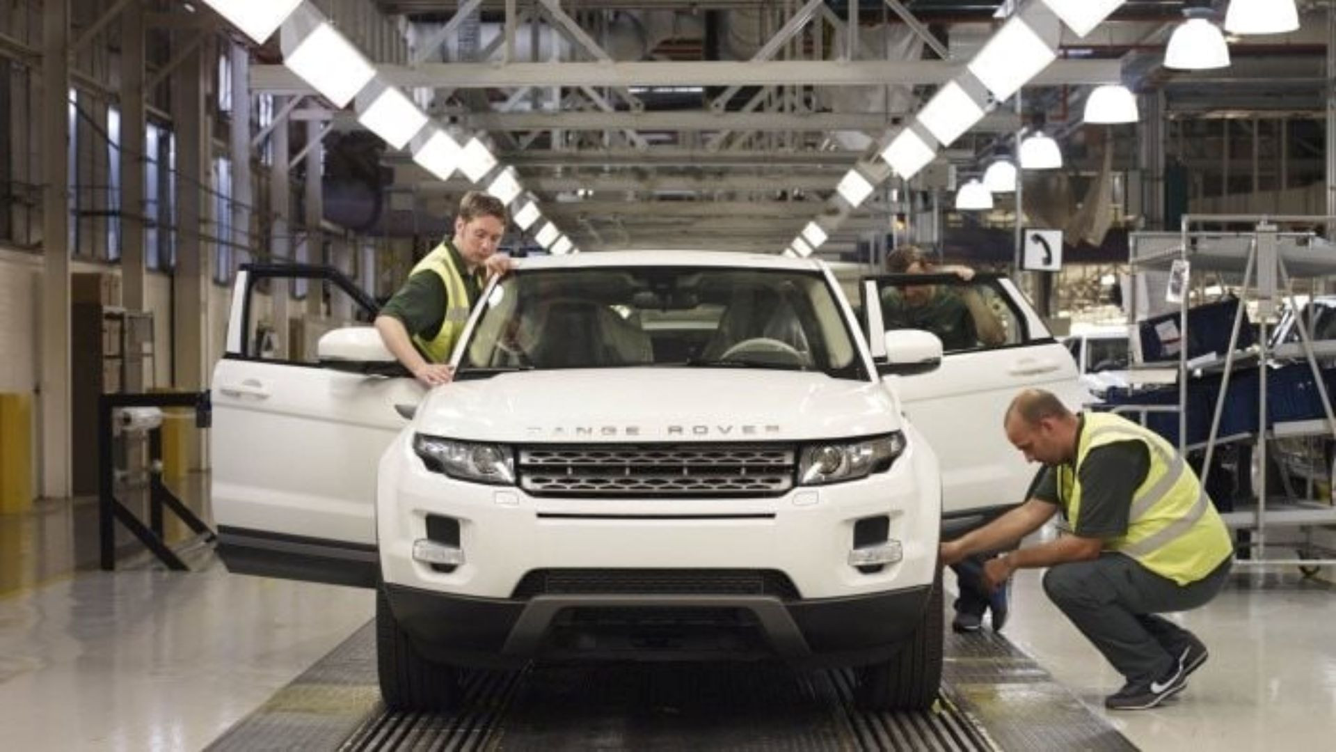 Hãng xe chuyên sản xuất Range Rover đã 1 tháng nay không xuất xưởng bất cứ chiếc xe nào: Chuyện gì đang xảy ra?- Ảnh 1.
