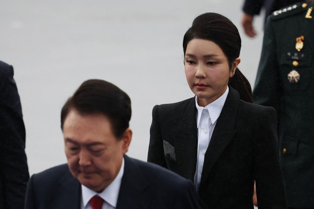 Kim cương, túi hàng hiệu và Giáo hội chi phối cả hệ thống chính trị: Những tình tiết rúng động trong vụ bê bối của vợ chồng cựu Tổng thống Hàn Quốc - ảnh 3