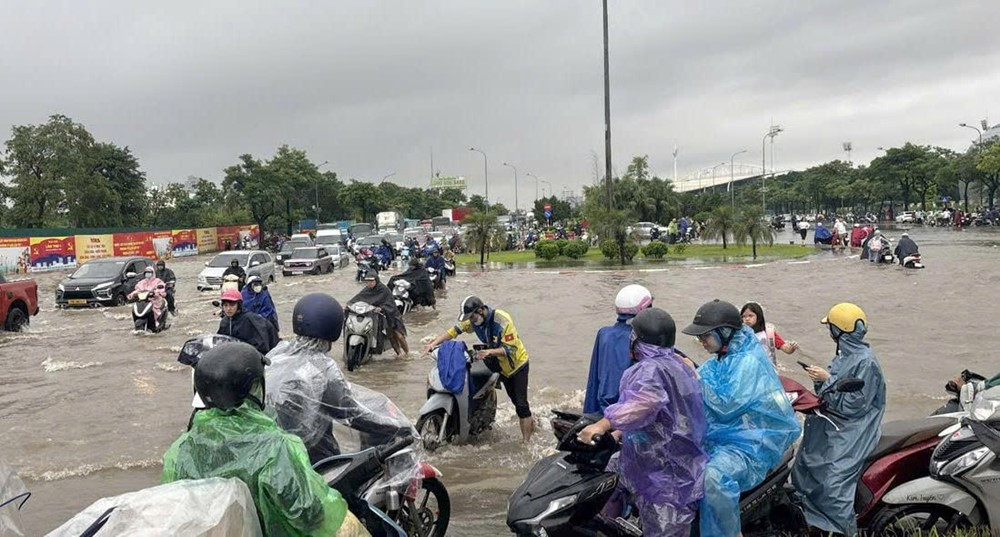 Hà Nội ngập úng cục bộ, dự báo mưa lớn đến bao giờ?