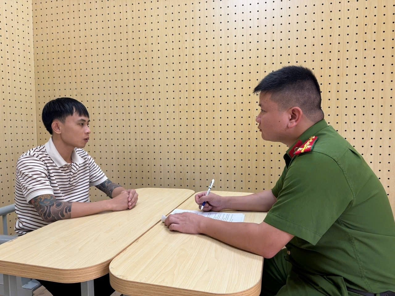 trom-linh-kien-dem-ban.jpg