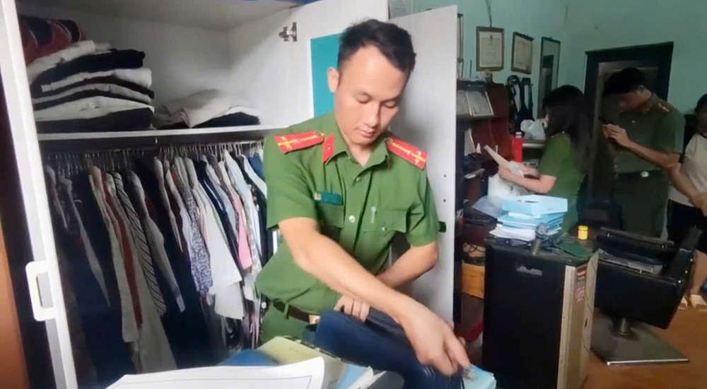 Khám xét khẩn cấp nhà riêng của ‘thầy Nguyễn Tuân’