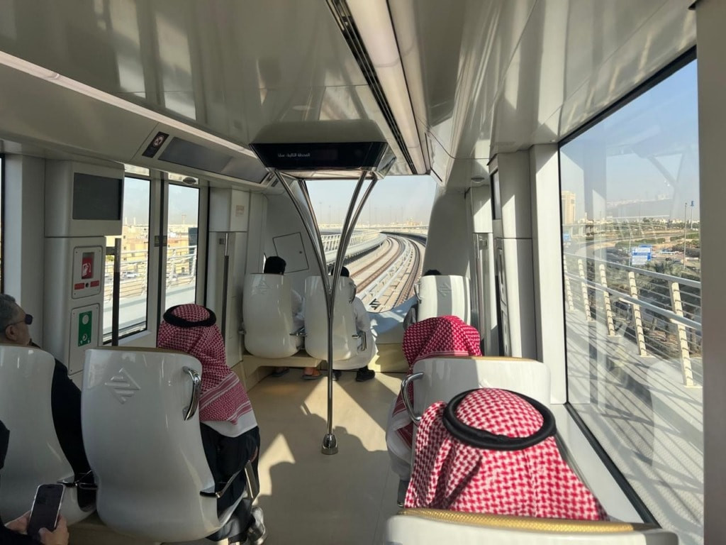 tau-dien-riyadh-me-tro-6.jpg