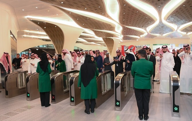 tau-dien-riyadh-me-tro-8.jpg