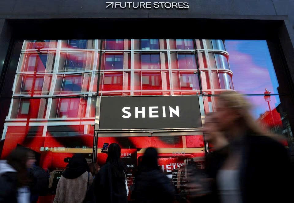 Shein mở cửa hàng đầu tiên ở giữa lòng Paris, ngành thời trang Pháp 'nổi giận' - ảnh 1