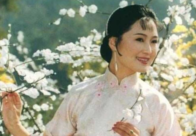 Nữ diễn viên Tây Du Ký 1986 đắt giá hơn cả Lục Tiểu Linh Đồng, đạo diễn chi lớn để mời bà xuất hiện 3 phút không thoại, nhan sắc thế nào mà được ví bước ra từ 'bức họa cổ' - ảnh 5