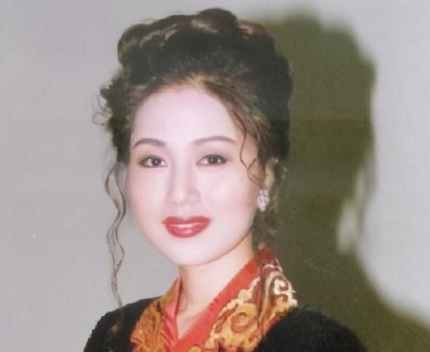 Nữ diễn viên Tây Du Ký 1986 đắt giá hơn cả Lục Tiểu Linh Đồng, đạo diễn chi lớn để mời bà xuất hiện 3 phút không thoại, nhan sắc thế nào mà được ví bước ra từ 'bức họa cổ' - ảnh 6