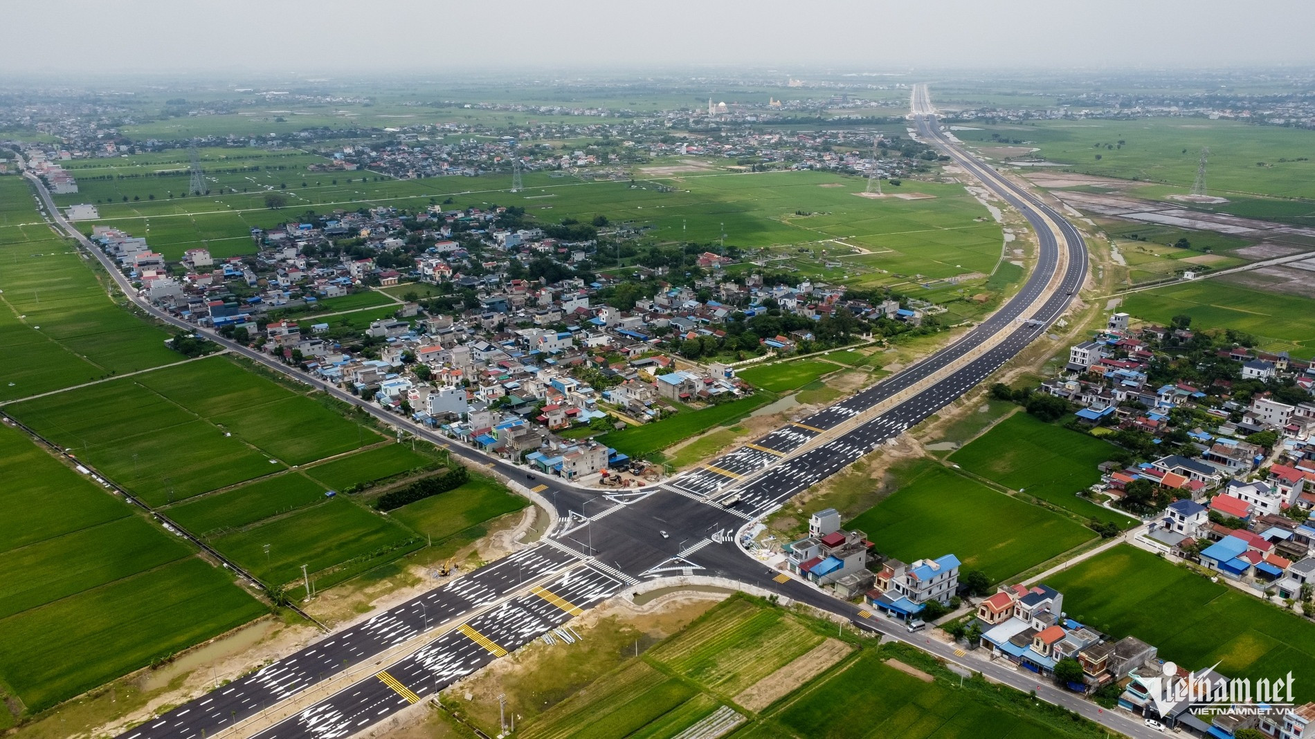 Chưa đầy 2 tháng nữa, tuyến đường ven biển 6.400 tỷ rút ngắn khoảng cách Nam Định - Lạc Quần chỉ còn 25 phút sẽ thông xe- Ảnh 2.
