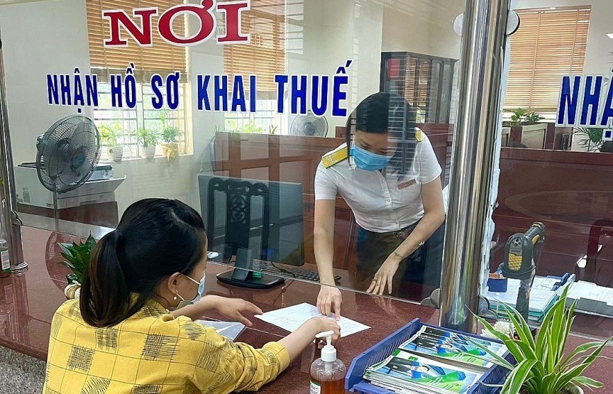 3-10-anh-can-bo-thue.jpg