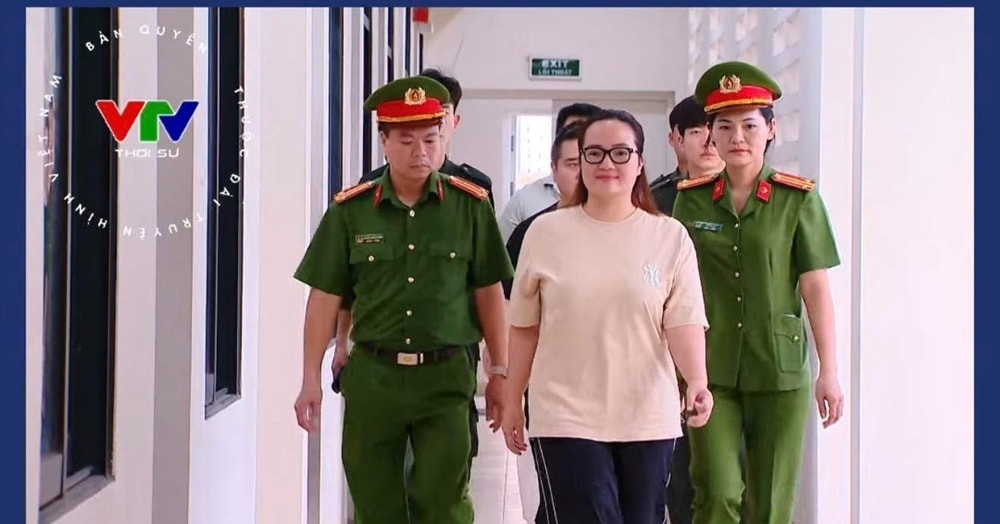 nhung-lan-vi-pham-hoang-huong-3.jpg