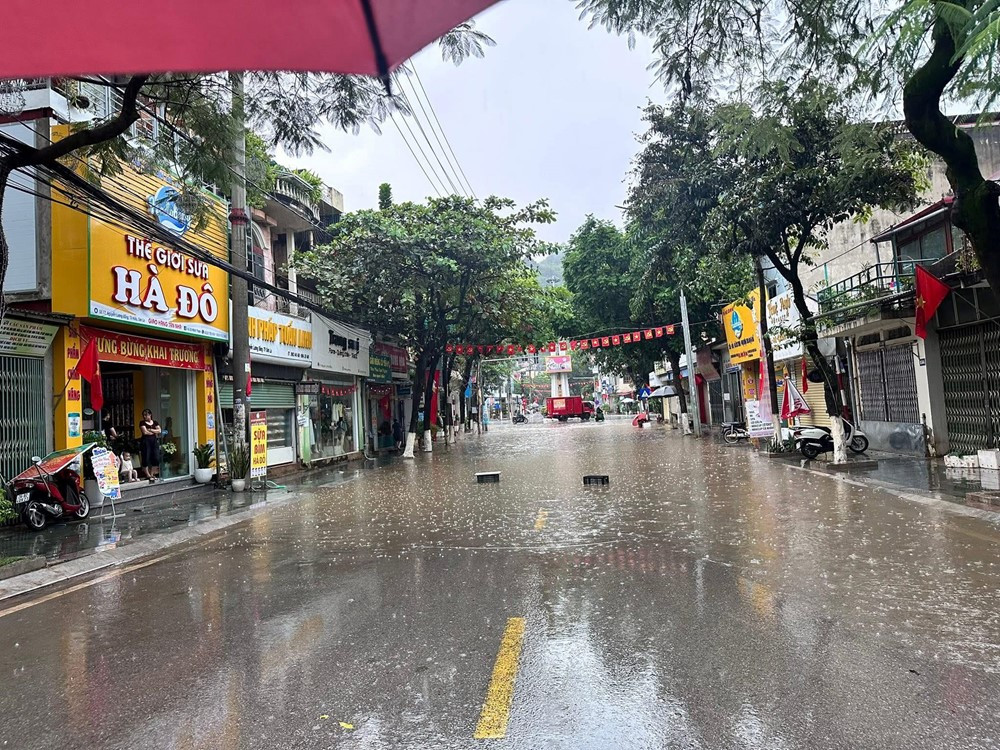 Video: Nước lũ tràn vào bệnh viện ở Sơn La - ảnh 2
