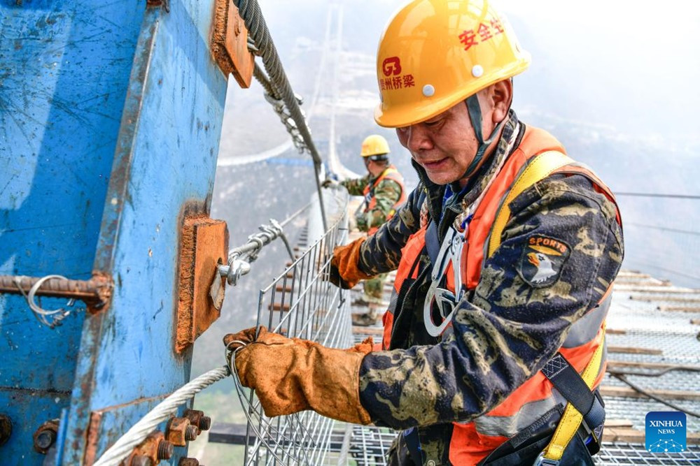Cây cầu cao nhất thế giới vừa khánh thành 8 ngày đã phải đóng cửa khẩn cấp vì bão Matmo - ảnh 3