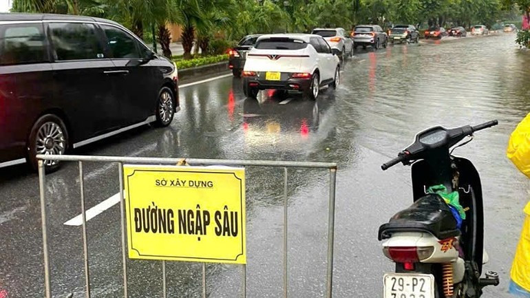 Hà Nội vẫn tiếp tục mưa vừa và to, chiều tối đến đêm giảm dần - ảnh 2