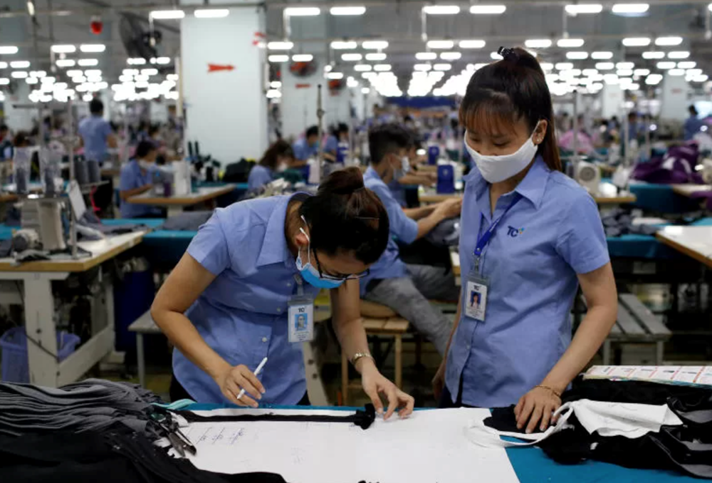 Báo nước ngoài đặc biệt khen ngợi Việt Nam tăng trưởng kinh tế thần tốc giữa bão thuế quan - ảnh 1