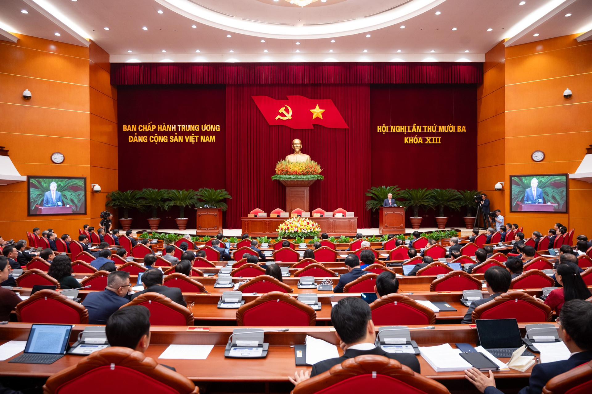 Bế mạc Hội nghị Trung ương 13- Ảnh 2.