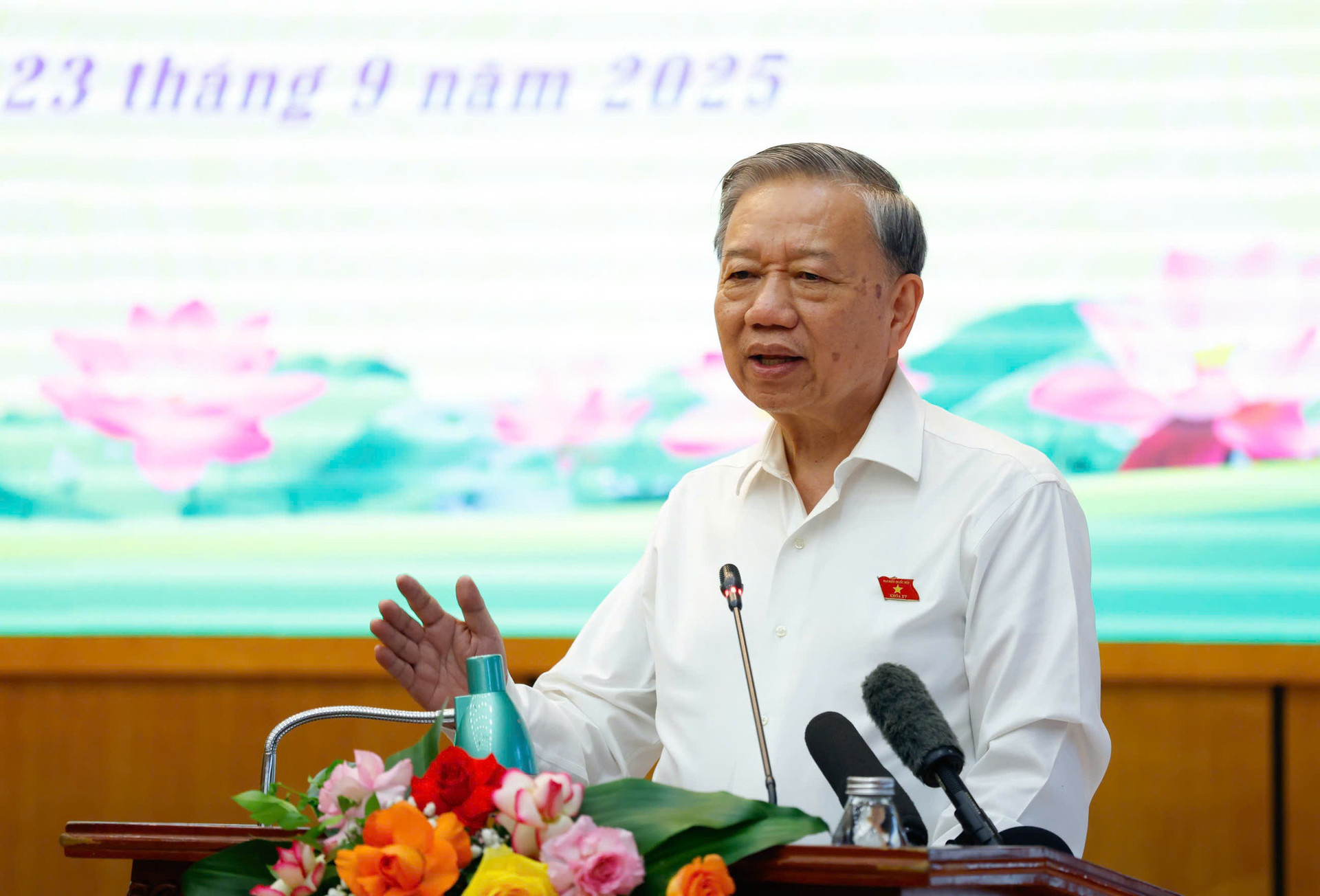 Tổng Bí thư Tô Lâm trao đổi với cử tri TP Hà Nội. Ảnh: Như Ý. 239txcta1.jpg