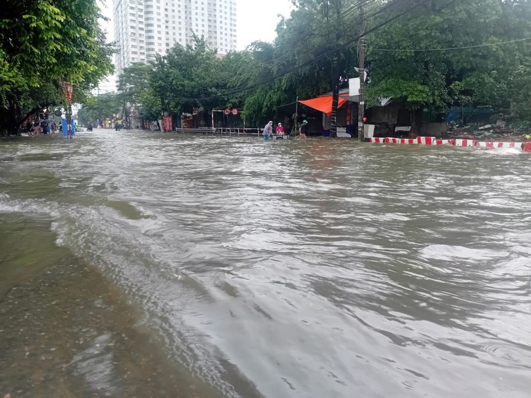 Sáng 8/10, Hà Nội còn hàng chục điểm ngập - ảnh 1