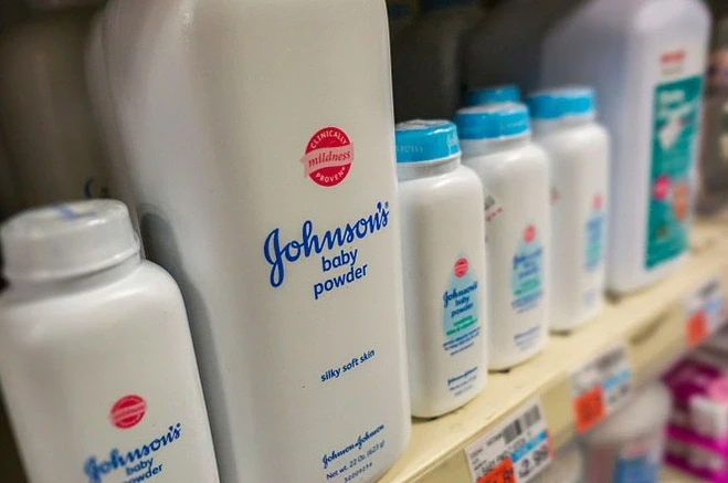 johnson-baby-powder-suit-15719-2747-5628-1571980360.webp