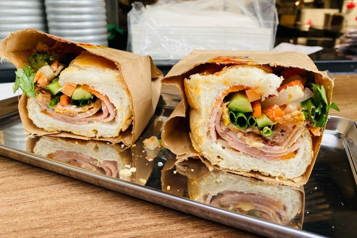 banh-mi-nem-tai-hong-kong-4.jpg