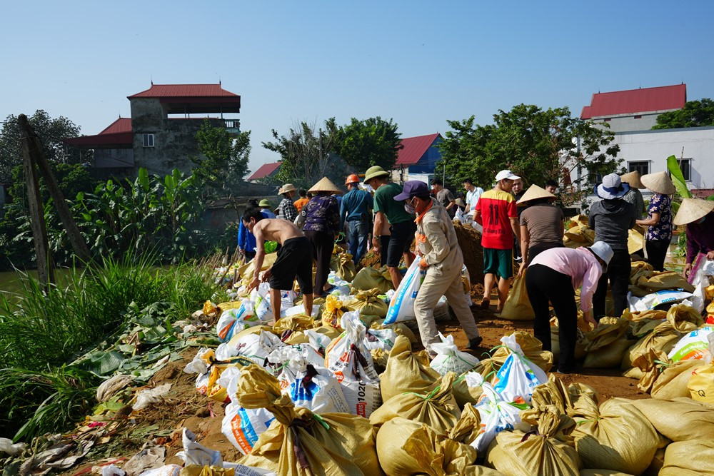 Bí thư thôn đột ngột qua đời khi tham gia chống lũ - ảnh 1