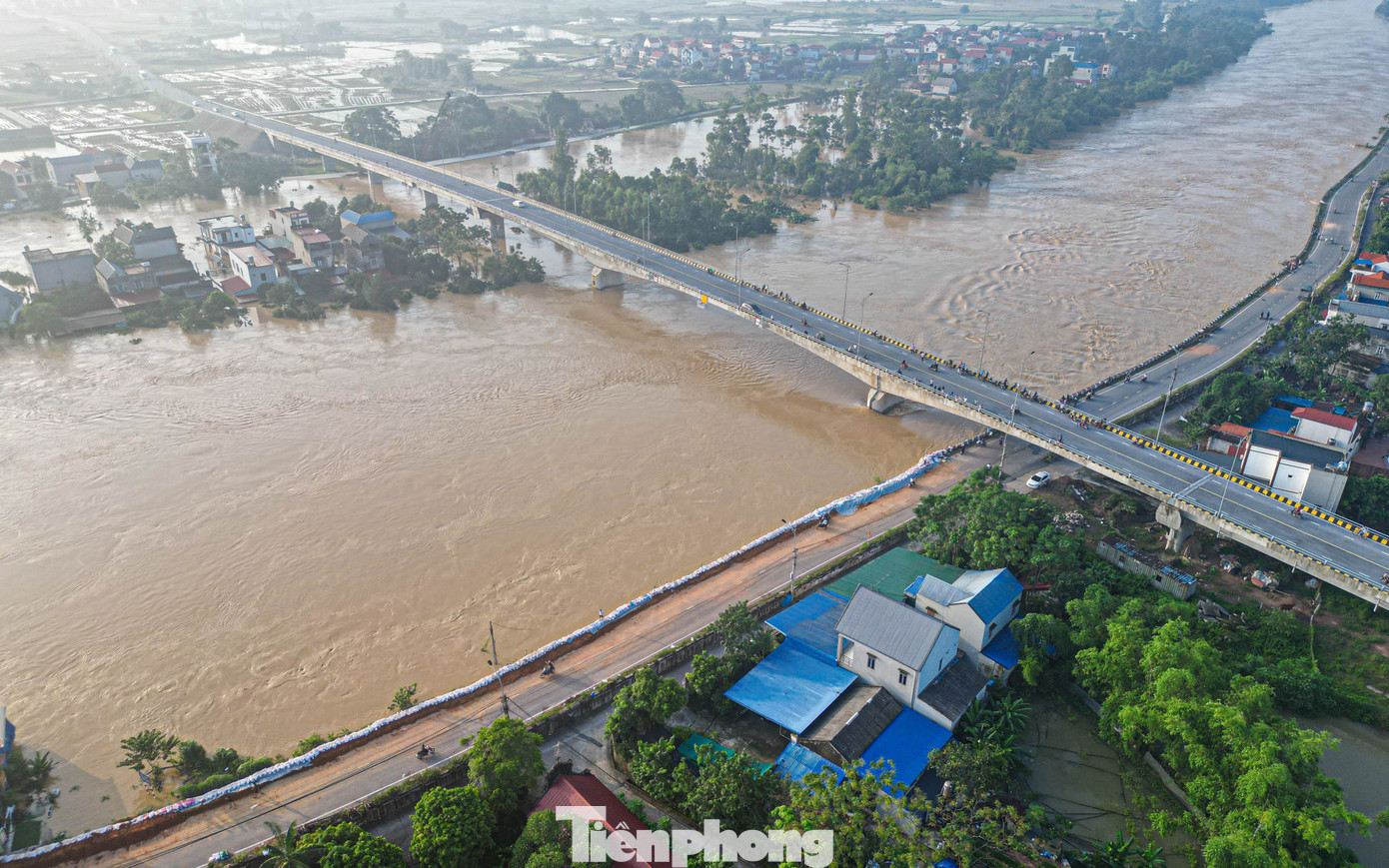Đoạn đê sông Cầu qua phường Trung Thành là tuyến đê xung yếu, có vai trò bảo vệ hàng nghìn hộ dân cùng khu vực sản xuất nông nghiệp và hạ tầng phía hạ lưu TP Thái Nguyên. tp-tienphong-15.jpg