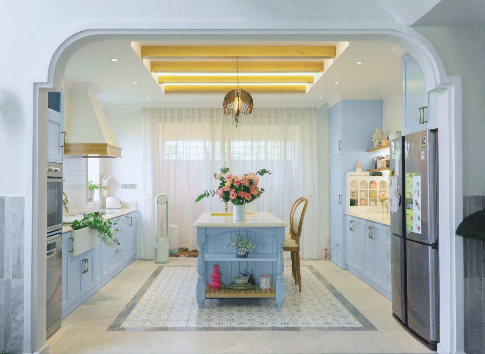 Ngôi nhà cổ tích giữa lòng thành phố đáng sống nhất Việt Nam: Căn bếp ngập nắng ấn tượng bên trong không gian 100m2- Ảnh 1. Ngôi nhà cổ tích giữa lòng thành phố đáng sống nhất Việt Nam: Căn bếp ngập nắng ấn tượng bên trong không gian 100m2- Ảnh 1.