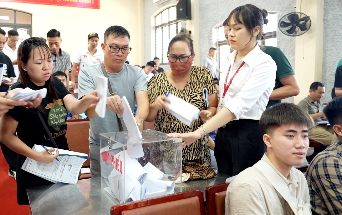 Quang cảnh phiên đấu giá. Ảnh: Thế Duyệt anh-5.jpg