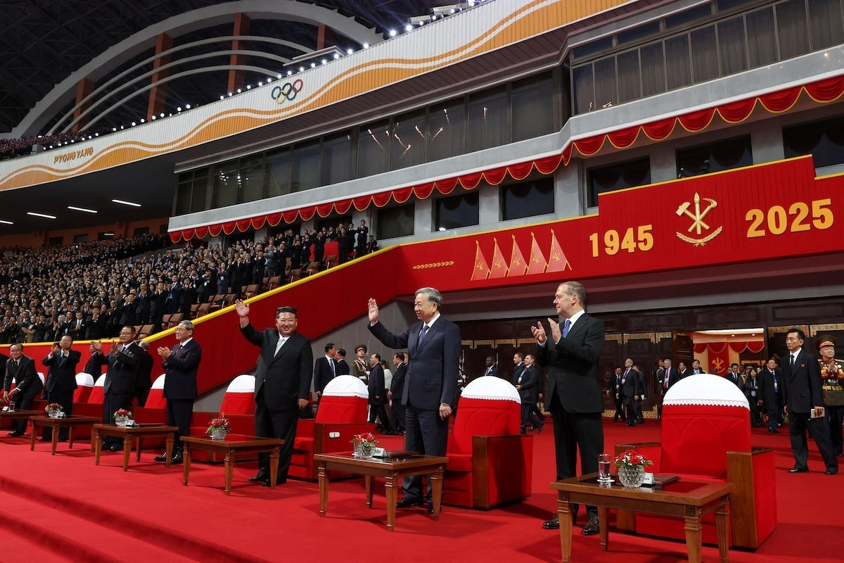 Chủ tịch Triều Tiên Kim Jong Un, Tổng Bí thư Đảng Cộng sản Việt Nam Tô Lâm, Chủ tịch Đảng Nước Nga thống nhất Dmitry Medvedev tại sự kiện. (Ảnh: Sputnik) txdas7nrybkprjme6l6rgfpzzi.jpg