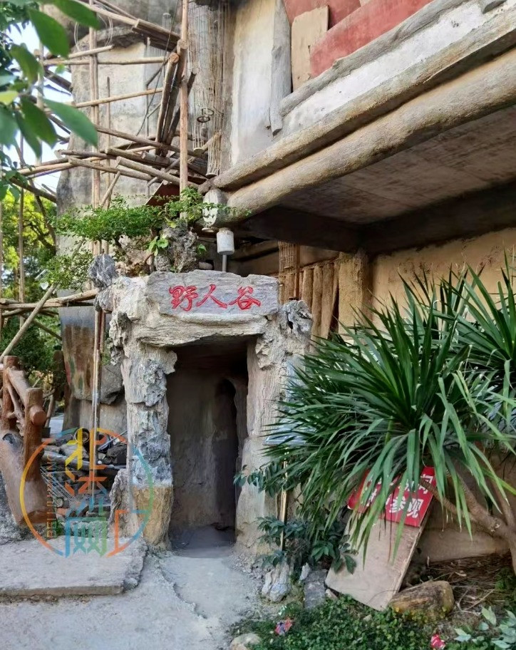 'Biệt thự điên' của một nông dân xây ròng rã 10 năm gây sốt mạng, mỗi ngày cả vạn khách thăm- Ảnh 3.