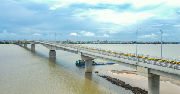 Chính thức thông xe cầu vượt sông nghìn tỷ nối 2 tỉnh miền Bắc, kết thúc hơn 200 năm di chuyển bằng đò của người dân bên sông Hồng