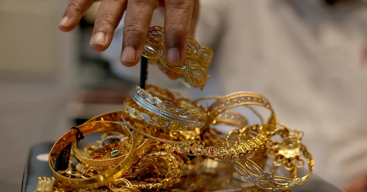 Giá vàng phá đỉnh: Người Hồng Kông (Trung Quốc) bán tháo, khách Úc xếp hàng mua