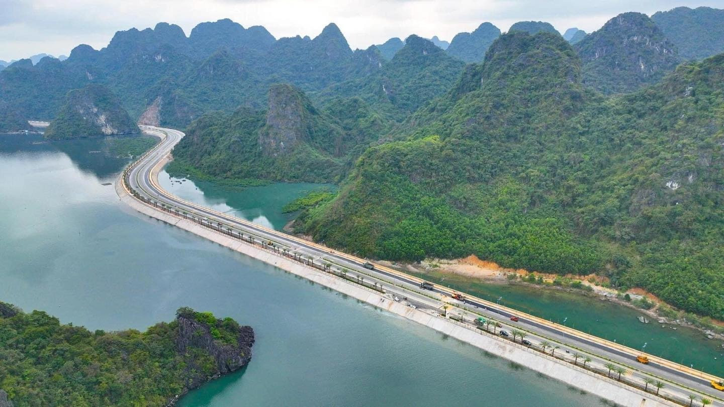 Hầm xuyên núi nằm trên tuyến đường bao biển có phong cảnh đẹp nhất Việt Nam: Thiết kế đặc biệt, kết nối 2 di sản, có 'bóng dáng' của vua hầm Đèo Cả- Ảnh 1.