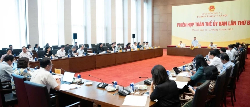 hiên họp toàn thể lần thứ 3 của Ủy ban Văn hóa và Xã hội của Quốc hội diễn ra sáng nay (12/10)