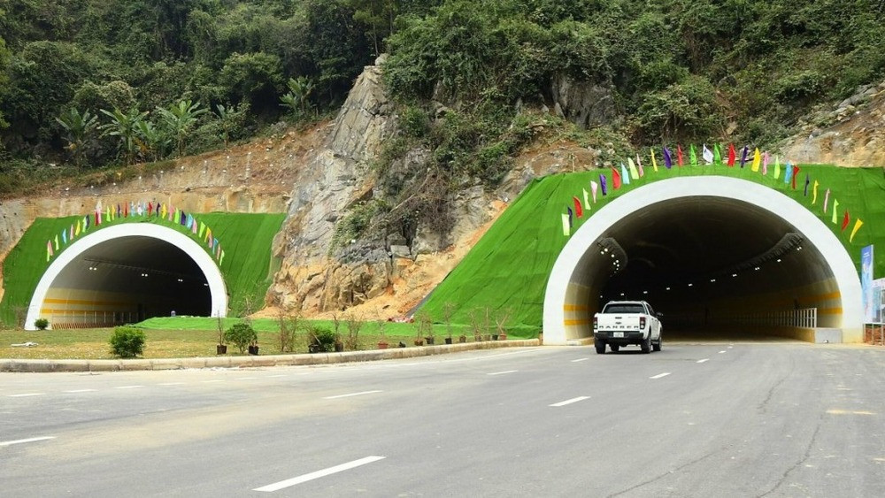 Hầm xuyên núi nằm trên tuyến đường bao biển có phong cảnh đẹp nhất Việt Nam: Thiết kế đặc biệt, kết nối 2 di sản, có 'bóng dáng' của vua hầm Đèo Cả- Ảnh 3.