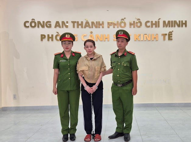 Khởi tố, bắt khẩn cấp Ngân 98 - ảnh 1