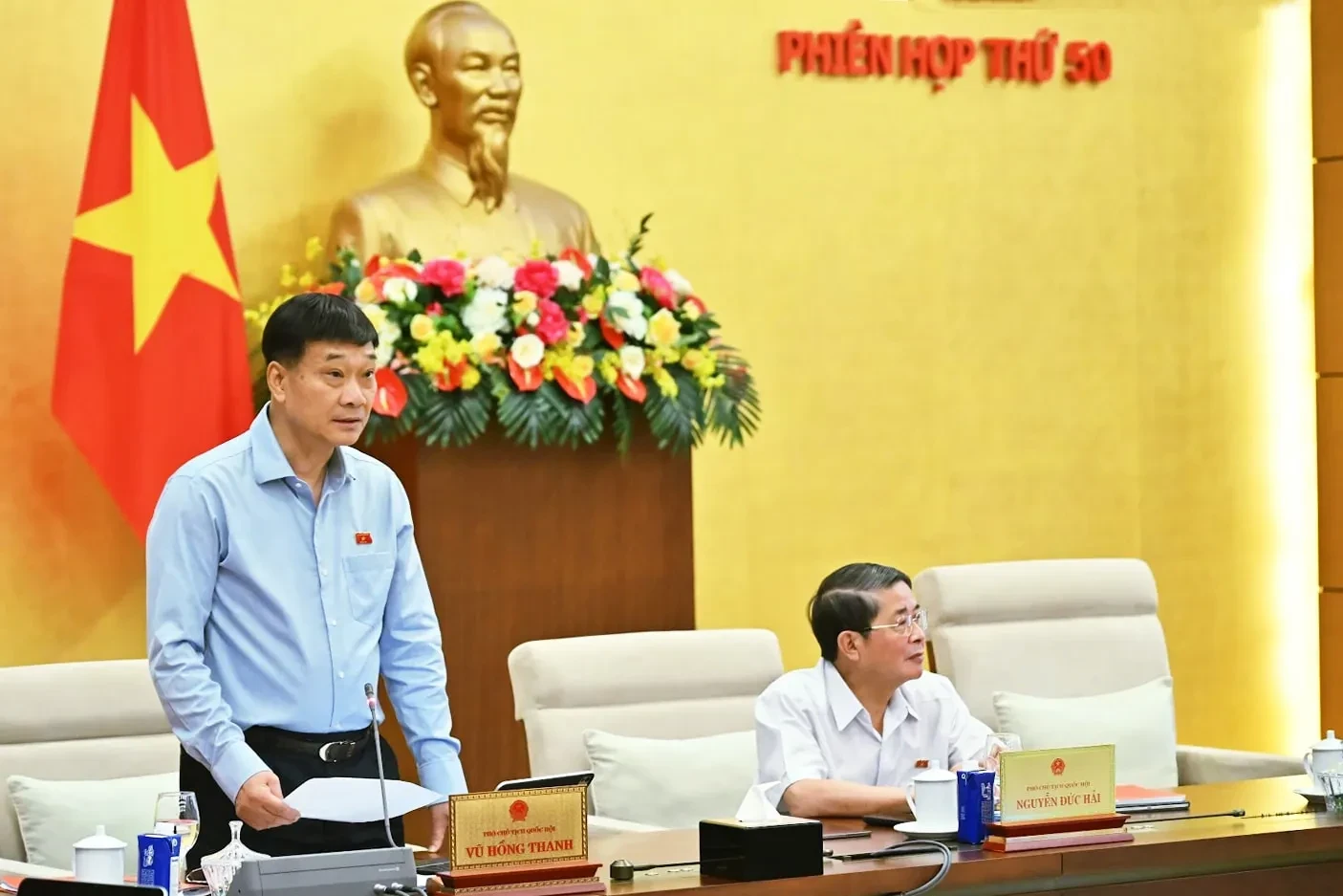 Phó Chủ tịch Quốc hội Vũ Hồng Thanh điều hành nội dung họp. Ảnh: Quochoi.vn