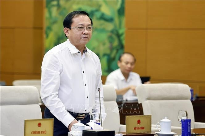 vna_potal_ubtv_quoc_hoi_cho_y_kien_ve_luat_kinh_doanh_bao_hiem_va_mot_so_noi_dung_quan_trong_stand.jpg