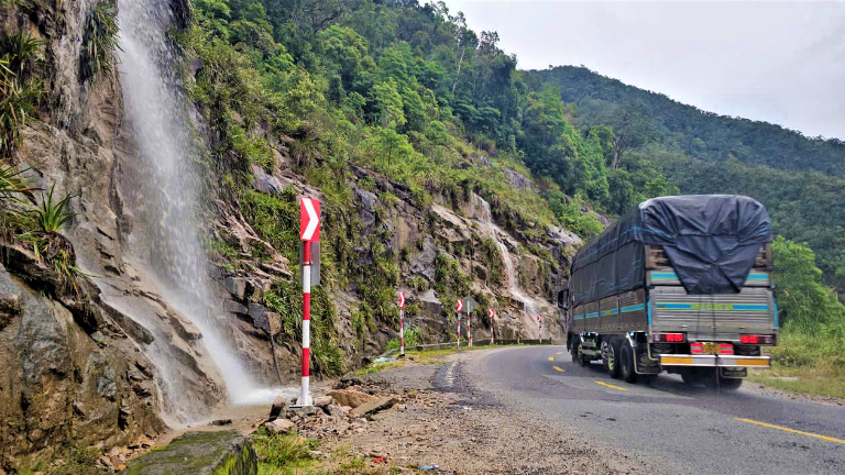 Cung đèo hiểm trở dài bậc nhất Việt Nam, rút ngắn 1/3 quãng đường Nha Trang - Đà Lạt sắp hoàn thành khắc phục sạt lở- Ảnh 3. Cung đèo hiểm trở dài bậc nhất Việt Nam, rút ngắn 1/3 quãng đường Nha Trang - Đà Lạt sắp hoàn thành khắc phục sạt lở- Ảnh 3.