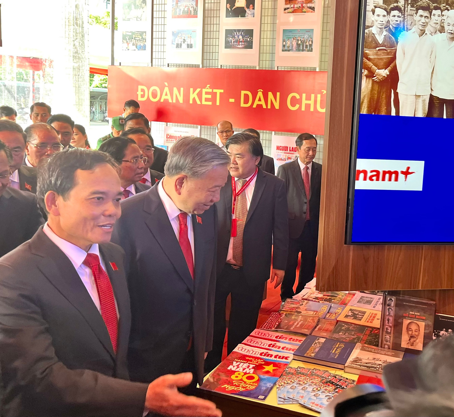 TRỰC TIẾP: Đại hội Đại biểu Đảng bộ TPHCM: Mở ra chặng đường mới đầy khát vọng và trách nhiệm- Ảnh 4. TRỰC TIẾP: Đại hội Đại biểu Đảng bộ TPHCM: Mở ra chặng đường mới đầy khát vọng và trách nhiệm- Ảnh 4.