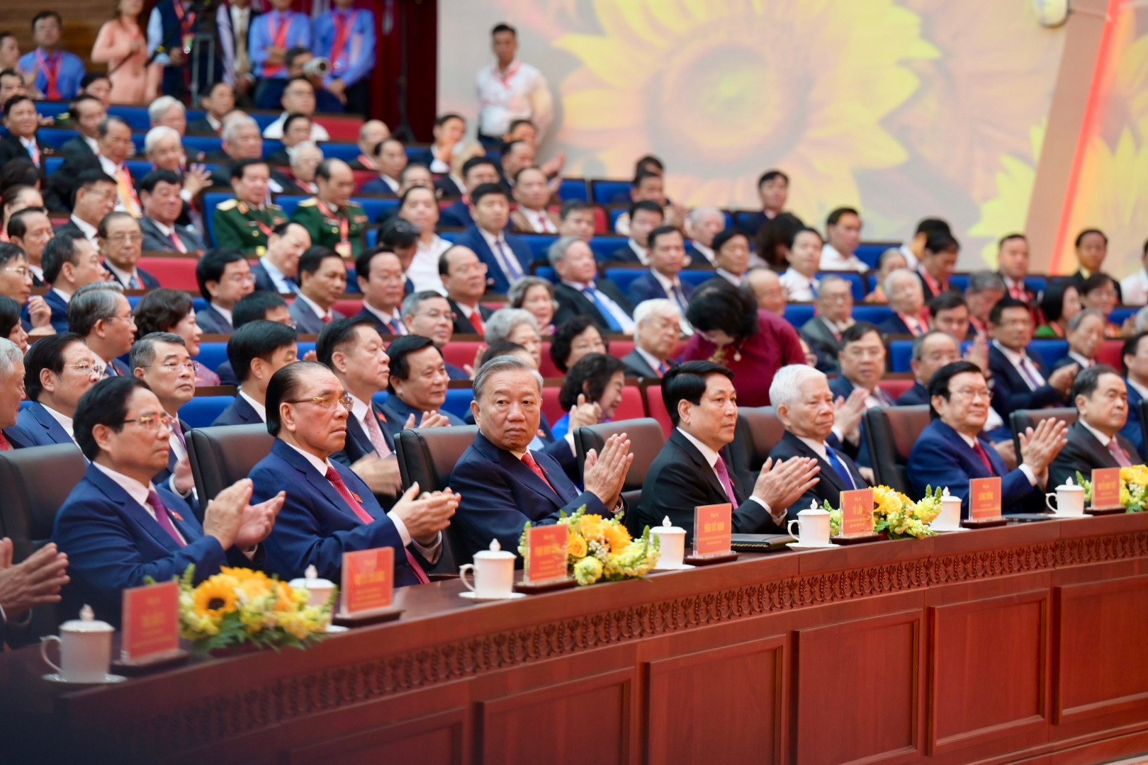 TRỰC TIẾP: Đại hội Đại biểu Đảng bộ TPHCM: Mở ra chặng đường mới đầy khát vọng và trách nhiệm- Ảnh 1. TRỰC TIẾP: Đại hội Đại biểu Đảng bộ TPHCM: Mở ra chặng đường mới đầy khát vọng và trách nhiệm- Ảnh 1.
