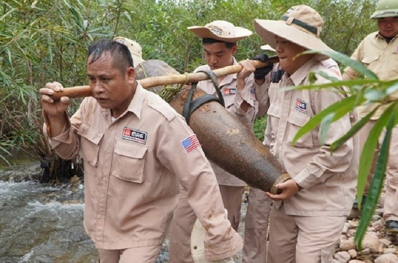 Anh Linh đang chèo thuyền thì phát hiện vật lạ nhô ra từ đất, Ban Chỉ huy quân sự lập tức cử người đến canh phòng - ảnh 2
